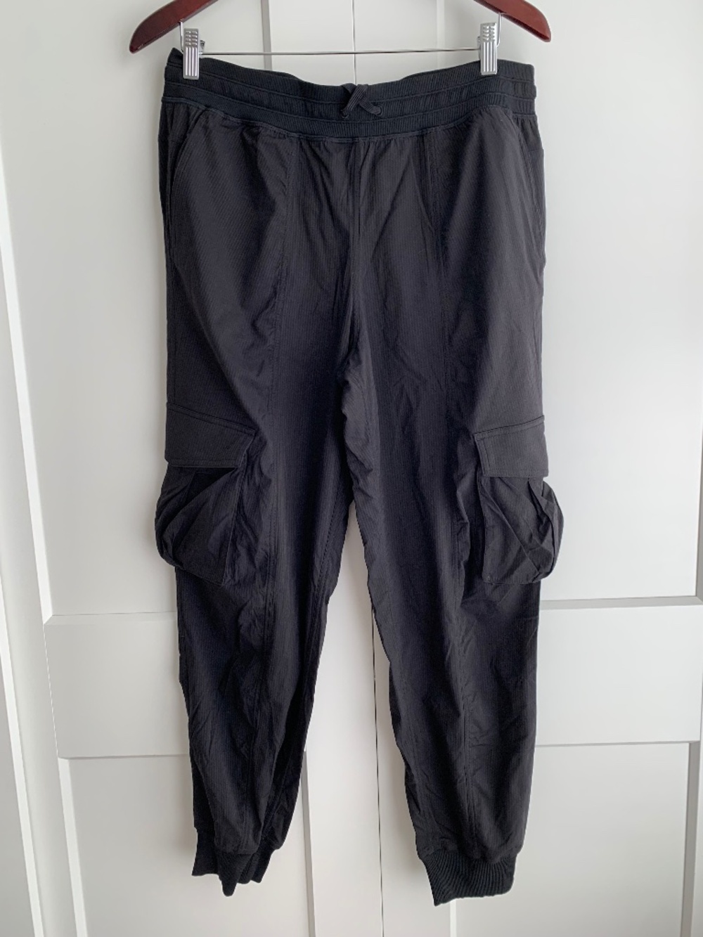Lululemon Dance Studio Mid Rise Cargo Pant Women's size L in Black (1 of 2)